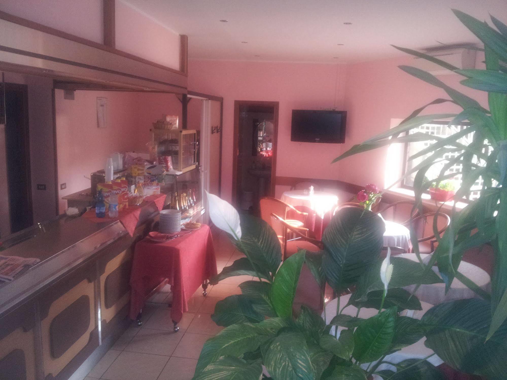Ovest Hotel